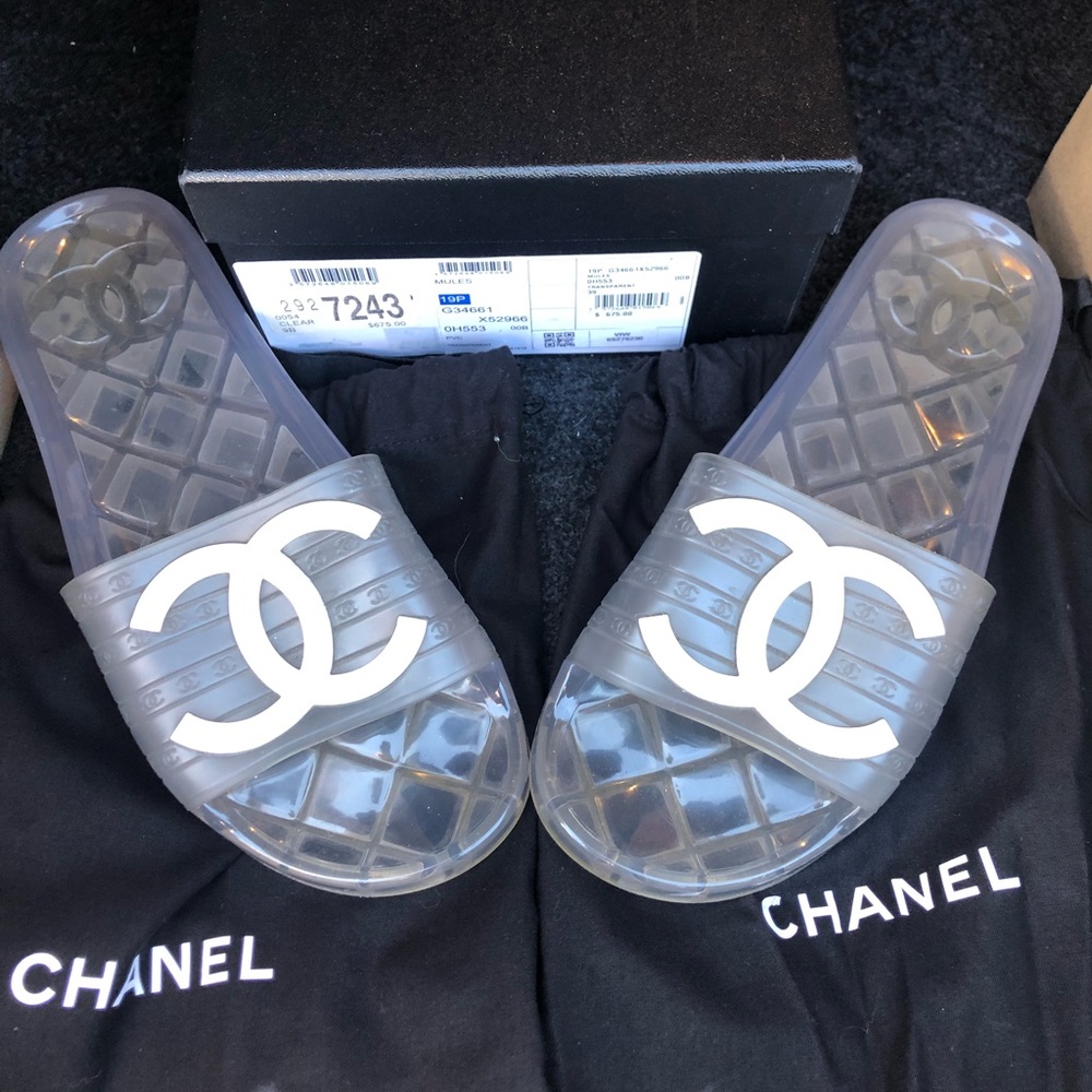 Size 39 clear Chanel pool slides